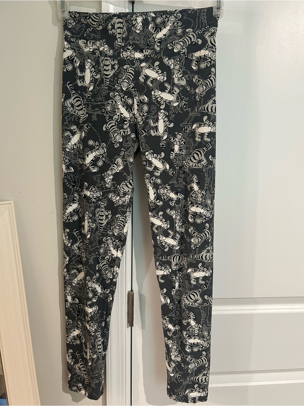 Monochrome Disney Tigger Print Leggings